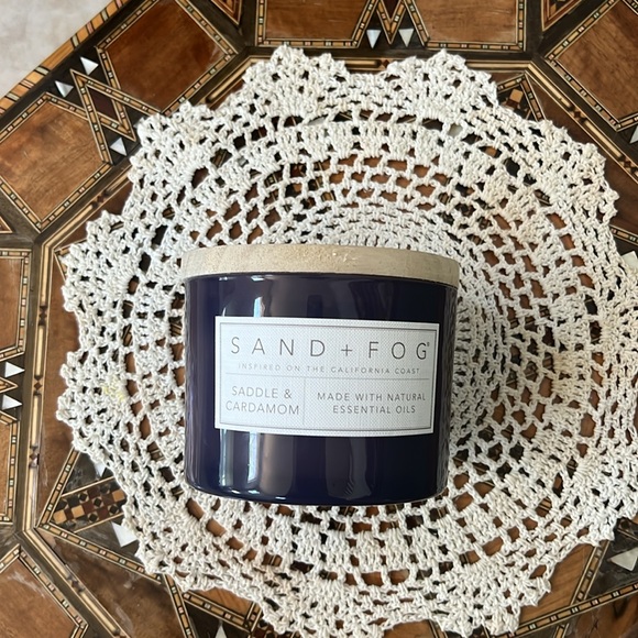 Saddle & Cardamon Scented Candle - Picture 3 of 12